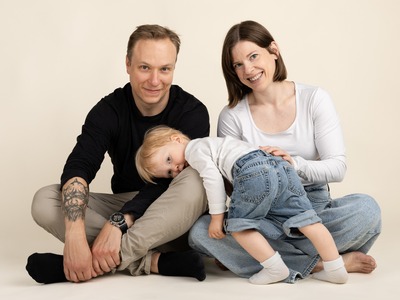 Perhekuvaus studiolla